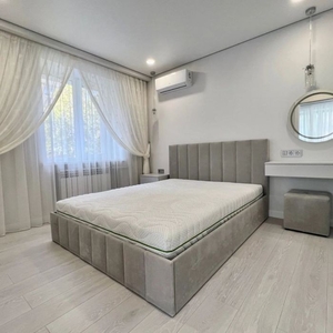 Продам 2х комнатную квартиру возле парка Шевченко