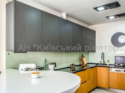 Продажа 2-комнатной квартиры 93 м², Генерала Наумова ул., 66