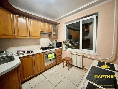Продам 2 кімнатну квартиру з жилою лоджією р-н Пивзавод