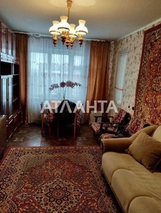 Предлагается к продаже 3х комнатная просторная квартира в Лузановке
