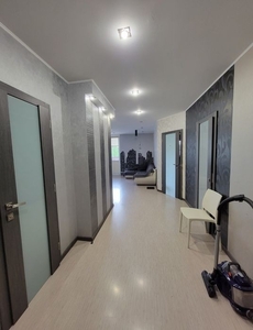 Продам стильну квартиру в Києві з дизайнерським ремонтом та документ