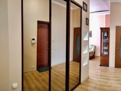Продажа 3-комнатной квартиры 93 м², Театральная ул.
