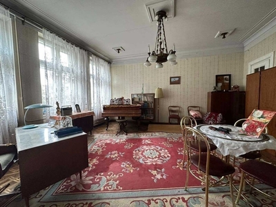 Продаж ексклюзивної квартири по вул. Русових