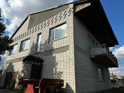 Продам капитальный кирпичный дом на улице Петрозаводской