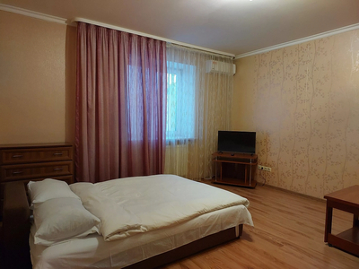 Однокомнатная квартира посуточно в Луцке, ул. Кравчука, 11б — 1001490054