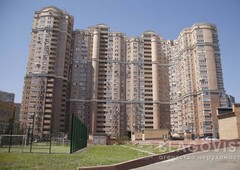 Трехкомнатная квартира ул. Голосеевская 13 в Киеве C-108843