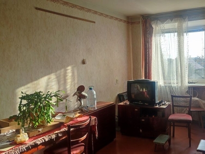 ПРОДАЖ: 2-кімнатна квартира, вул. Комарова