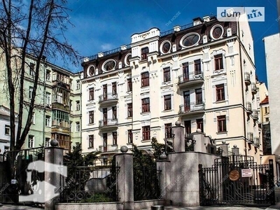 Продаж 5 поверхового будинку з ділянкою на 12 соток, 1752 кв. м, 10 кімнат, на Шевченко Тараса пер 16