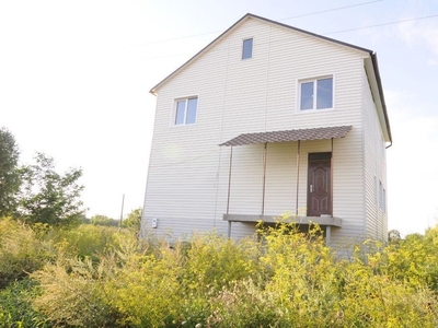 Продам 3-х этажный дом с гаражом на 8 сотках в г. Борисполь