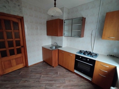 Продам 2 комнатную квартиру на Бочарова\ Крымский бульвар
