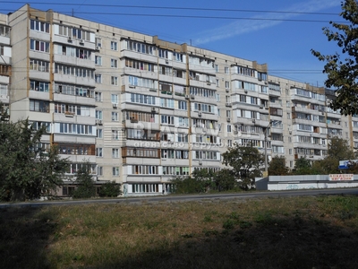 Трехкомнатная квартира долгосрочно ул. Героев Днепра 29 в Киеве R-60449