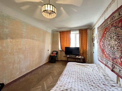 Продаю 1-комнатную квартиру, Сухой Фонтан, р-н Варваровского моста.