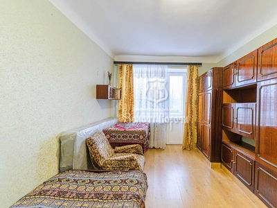 Продажа 3-комнатной квартиры 55.9 м², Строителей ул., 24