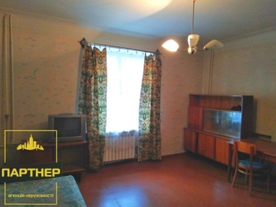 Продається простора 3-кімнатна квартира в Крюкові, район 9 гімназії