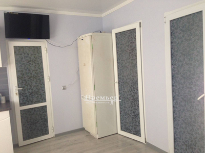 Продам світлу двокімнатну квартиру в Одессі з меблями та технікою