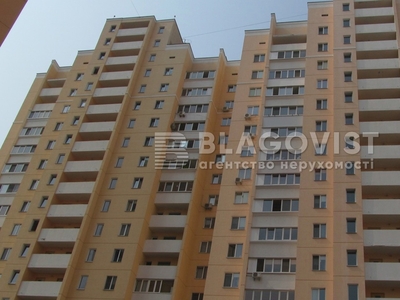 Трехкомнатная квартира долгосрочно ул. Грушевского 25 в Броварах R-54075 | Благовест