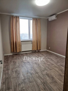 У продажу дуже гарна 2 кімнатна квартира в новому цегляному будинку на Бочарова кут Сахарова.
