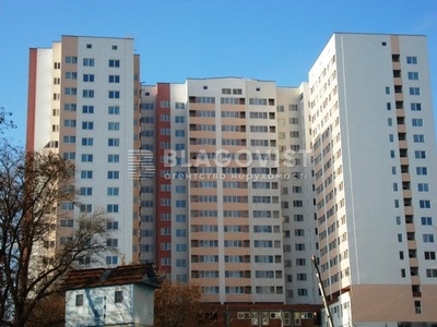 Трехкомнатная квартира долгосрочно ул. Радченко Петра 27 в Киеве R-56875