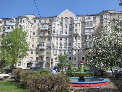 Трехкомнатная квартира ул. Строителей 30 в Киеве E-41380
