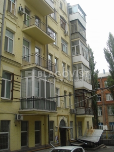 Трехкомнатная квартира долгосрочно ул. Шота Руставели 33б в Киеве R-49266 | Благовест