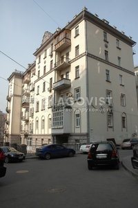 Трехкомнатная квартира долгосрочно ул. Лютеранская 8 в Киеве G-561344