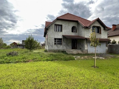 дом Мукачево-315 м2