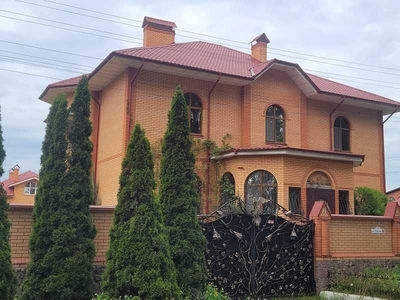 Продам маєток із трьома капітальними будинками Васильків