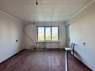 Продаж 2-х кімнатної квартири під ремонт, на Даманському.