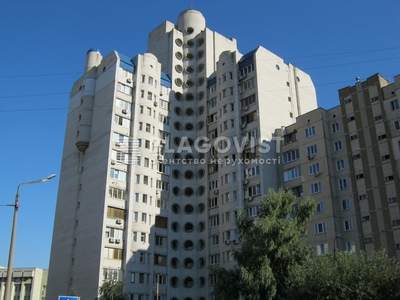 Трехкомнатная квартира долгосрочно ул. Кошица 7а в Киеве G-1977154 | Благовест