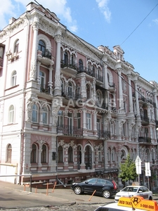 Трехкомнатная квартира долгосрочно ул. Лютеранская 6 в Киеве R-50514 | Благовест