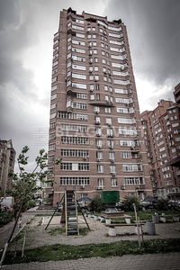 Трехкомнатная квартира долгосрочно ул. Дмитриевская 13а в Киеве R-61928