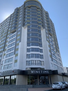 Продаж великої 3-кімнатної квартири в центрі міста, в. Грушевського 110