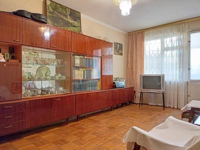 Продаж 2-кімн квартири з роздільними кімнатами, по вул. Доценко.