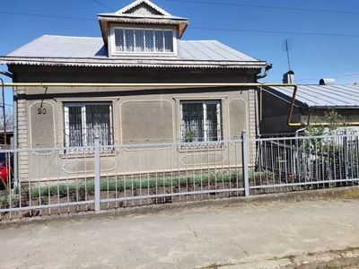 Продаж будинку румунської забудови