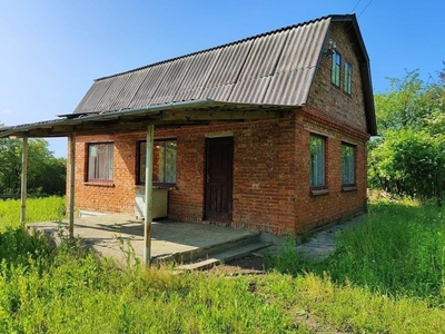 Дачний будинок з земельною ділянкою