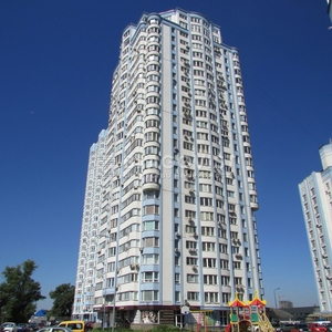 Трехкомнатная квартира долгосрочно ул. Днепровская наб. 26 в Киеве R-59052