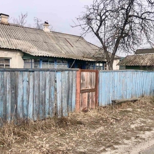 Продам дом под ре конструкцию в с. Воропаев с газом.