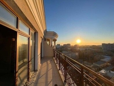 Продам квартиру 4-5 ком. квартира 150 кв.м, Одесса, Приморский р-н, Французский б-р