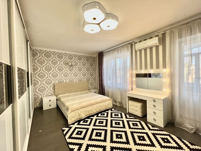 Продажа 2-комнатной квартиры 78 м², Выговского ул.