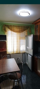Продаж трьох кімнатній квартири в Росвігово.
