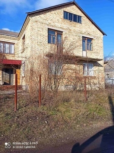 Продається двоповерховий будинок в м. Корсунь-Шевченківський