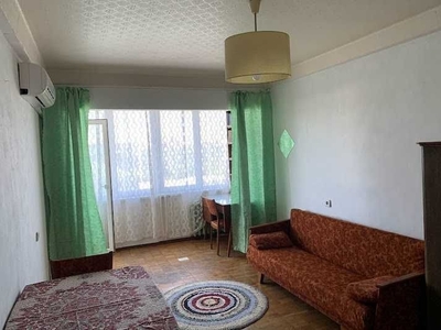 Предлагается 2-х комнатная квартира метро Лукьяновская