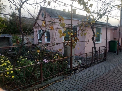Продаж садиби, 2 будинки на ділянці у межах м. Чорноморська