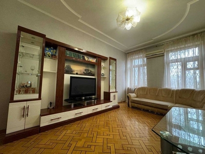 Сдам 2 комнатную квартиру с ремонтом район Малиновского рынка.