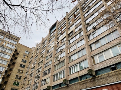 Трехкомнатная квартира долгосрочно ул. Дмитриевская 2 в Киеве R-57146