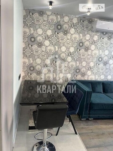 Продаж 2к квартири 38 кв. м на вул. Миколи Гулака 4