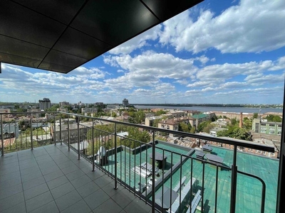 Продам квартиру в центре города с видом на Днепр