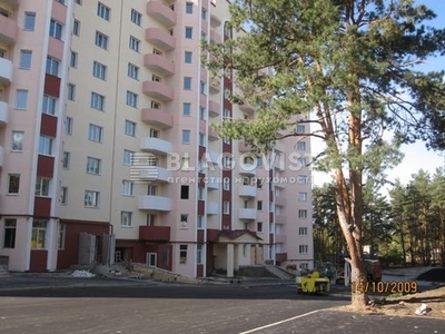 Четырехкомнатная квартира долгосрочно ул. Строителей 11 в Украинке R-61611