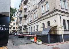 Трехкомнатная квартира ул. Институтская 19в в Киеве R-27204