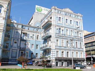 Трехкомнатная квартира долгосрочно ул. Владимирская 48 в Киеве C-93817